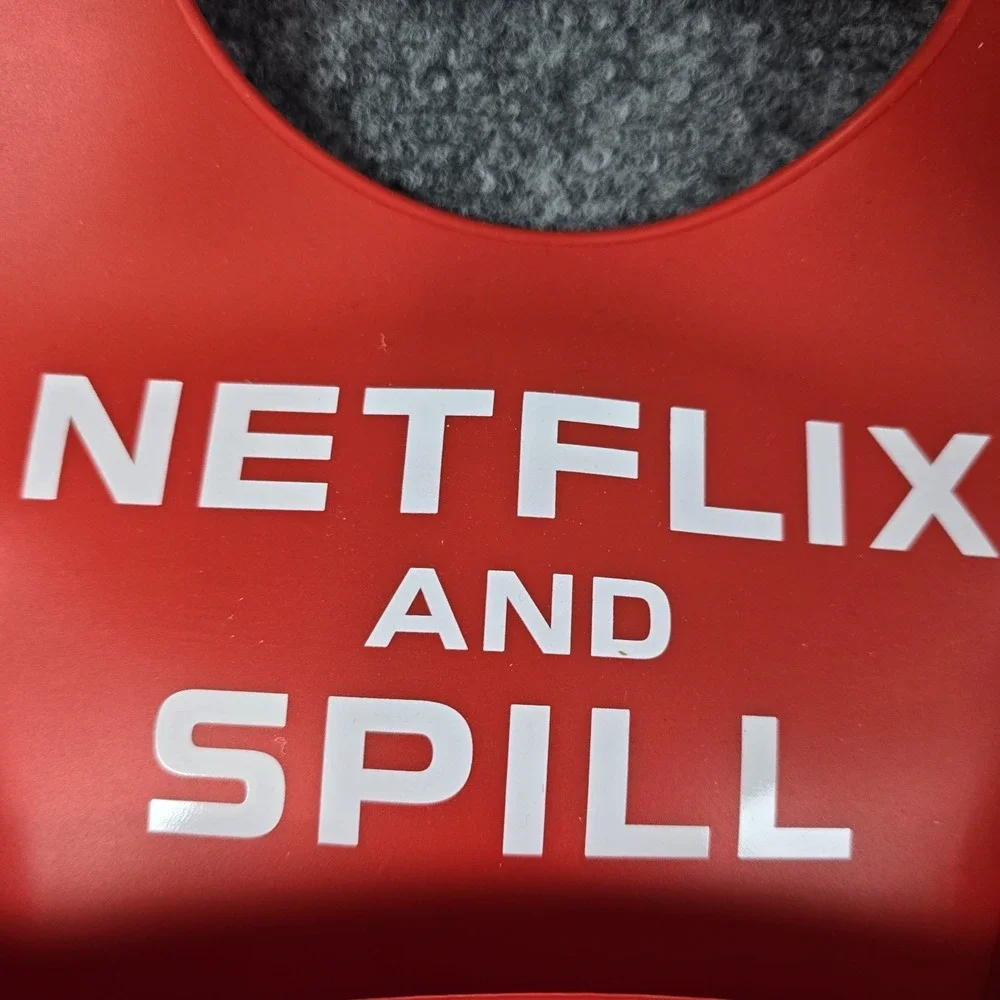 Netflix And Spill Bib Bundle Of Joon Red‎ Spill Bib